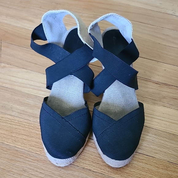 Adrienne Vittadini Shoes - Adrienne Vittadini Black Espadrille Sandals 8